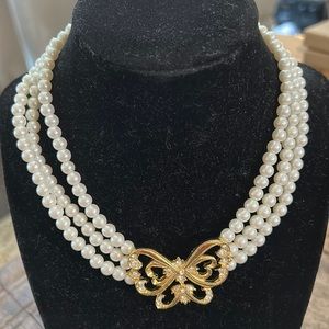 Vintage avon pearl butterfly necklace